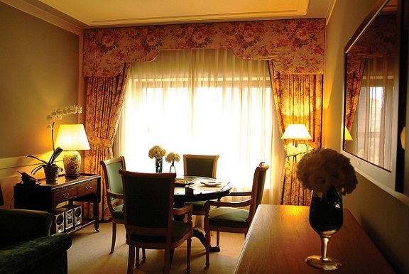 luxury-hotel-suite
